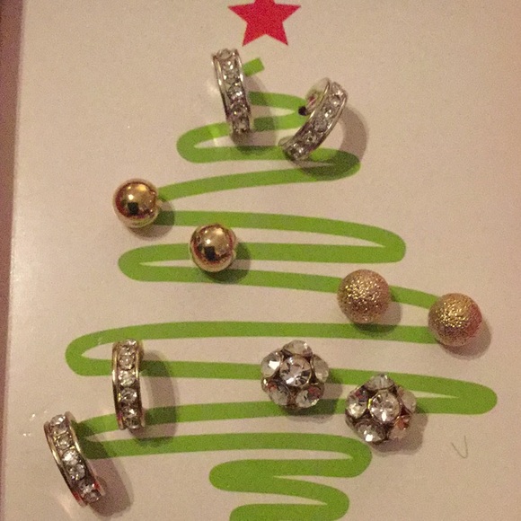 🌺NWT Amazing Set of 5 Assorted Pierced Earrings🌺 - Picture 2 of 5